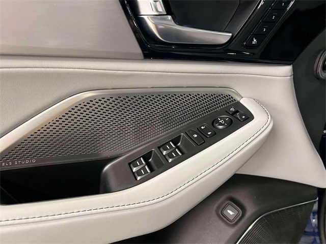 used 2023 Acura MDX car, priced at $39,620