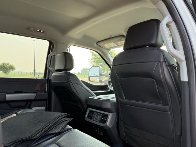 2025 Ford F-350 Super Duty Lariat