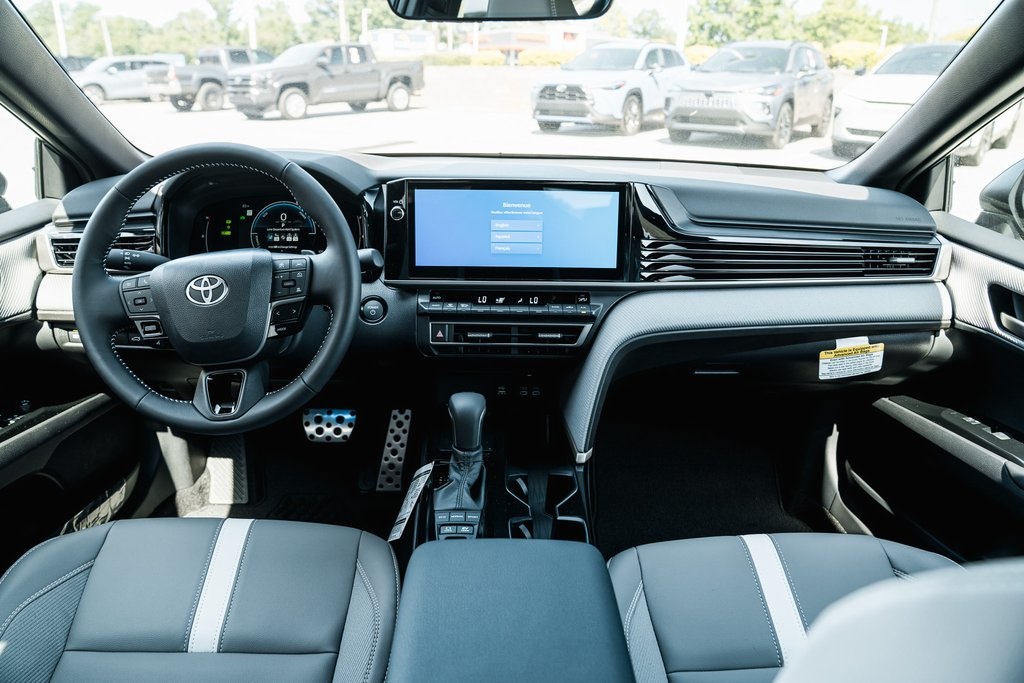2025 Toyota Camry SE photo 11