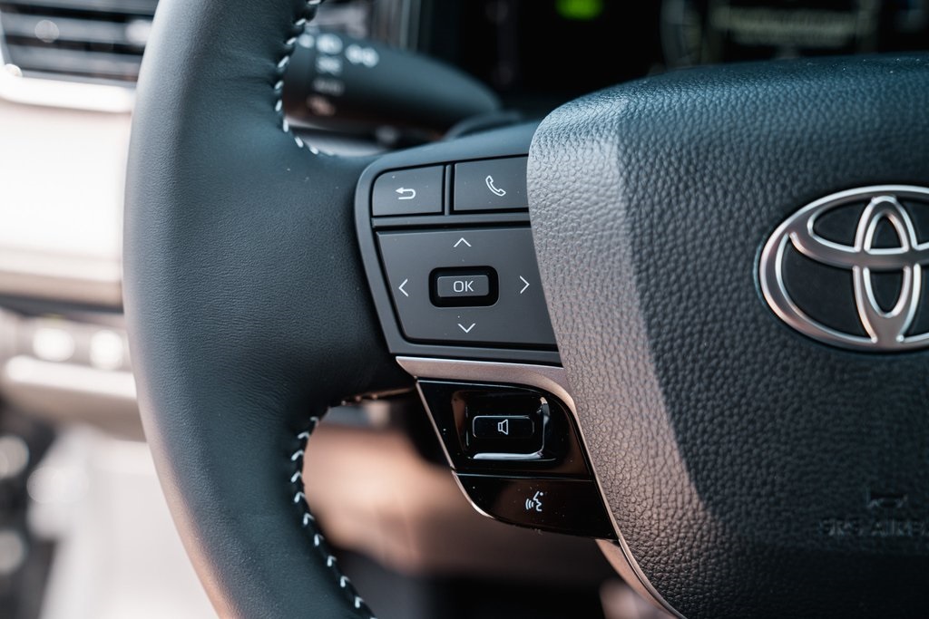 2025 Toyota Camry SE photo 15
