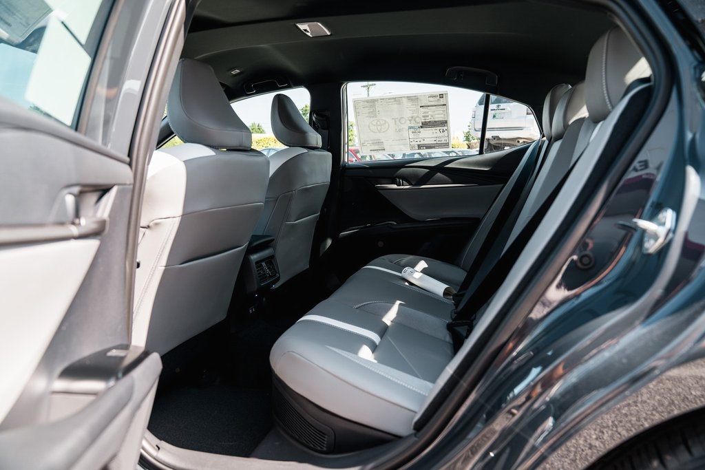 2025 Toyota Camry SE photo 25