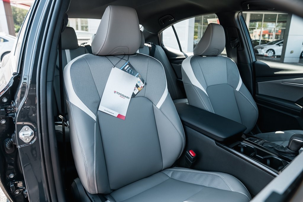 2025 Toyota Camry SE photo 28