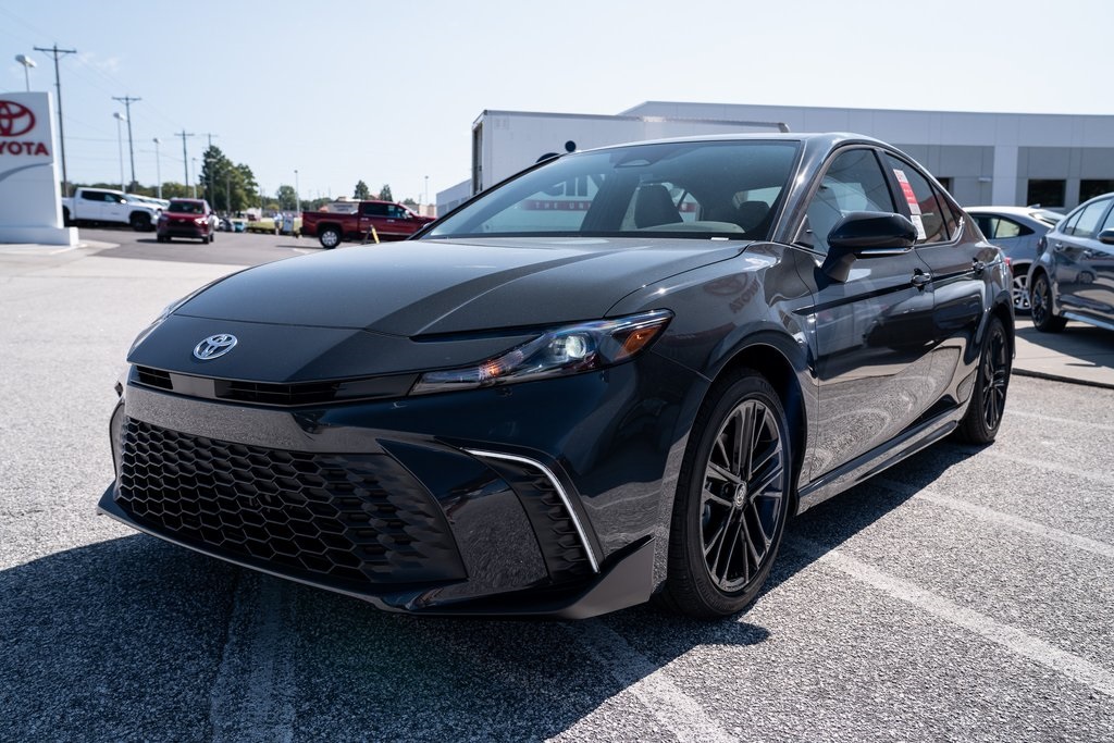 2025 Toyota Camry SE photo 3