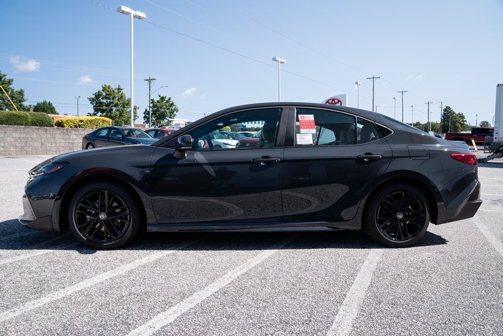 2025 Toyota Camry SE photo 4