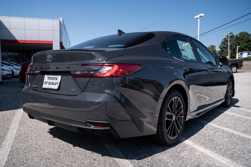 2025 Toyota Camry SE photo 7