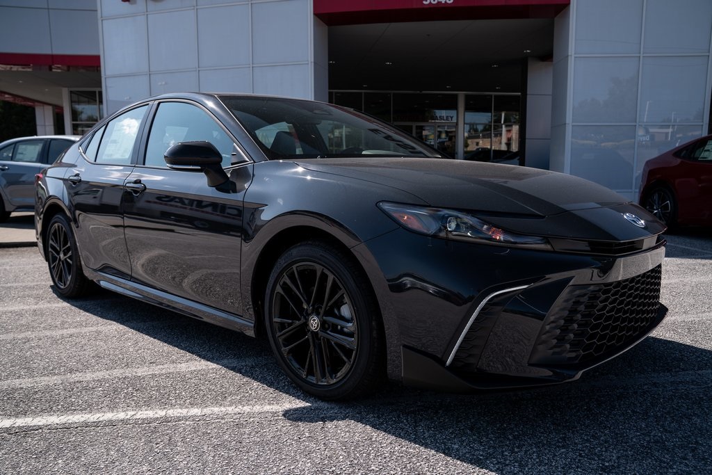 2025 Toyota Camry SE photo 9