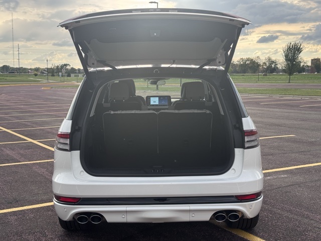 2025 Lincoln Aviator Reserve photo 28