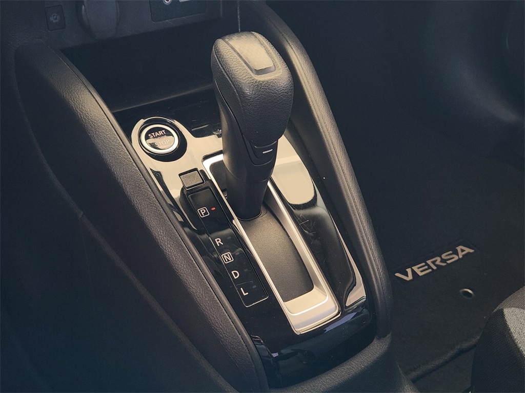 2023 Nissan Versa 1.6 SV photo 15