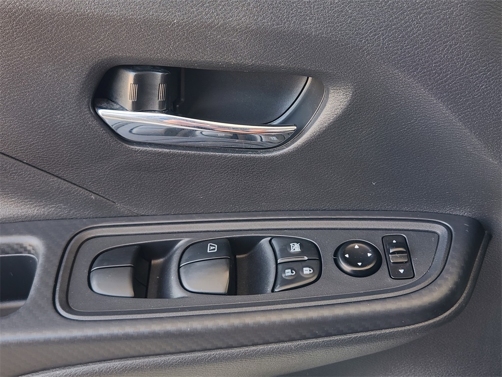 2023 Nissan Versa 1.6 SV photo 16