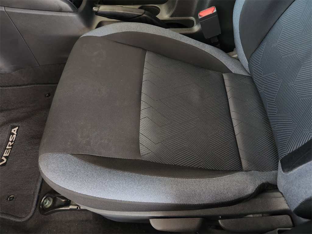 2023 Nissan Versa 1.6 SV photo 17