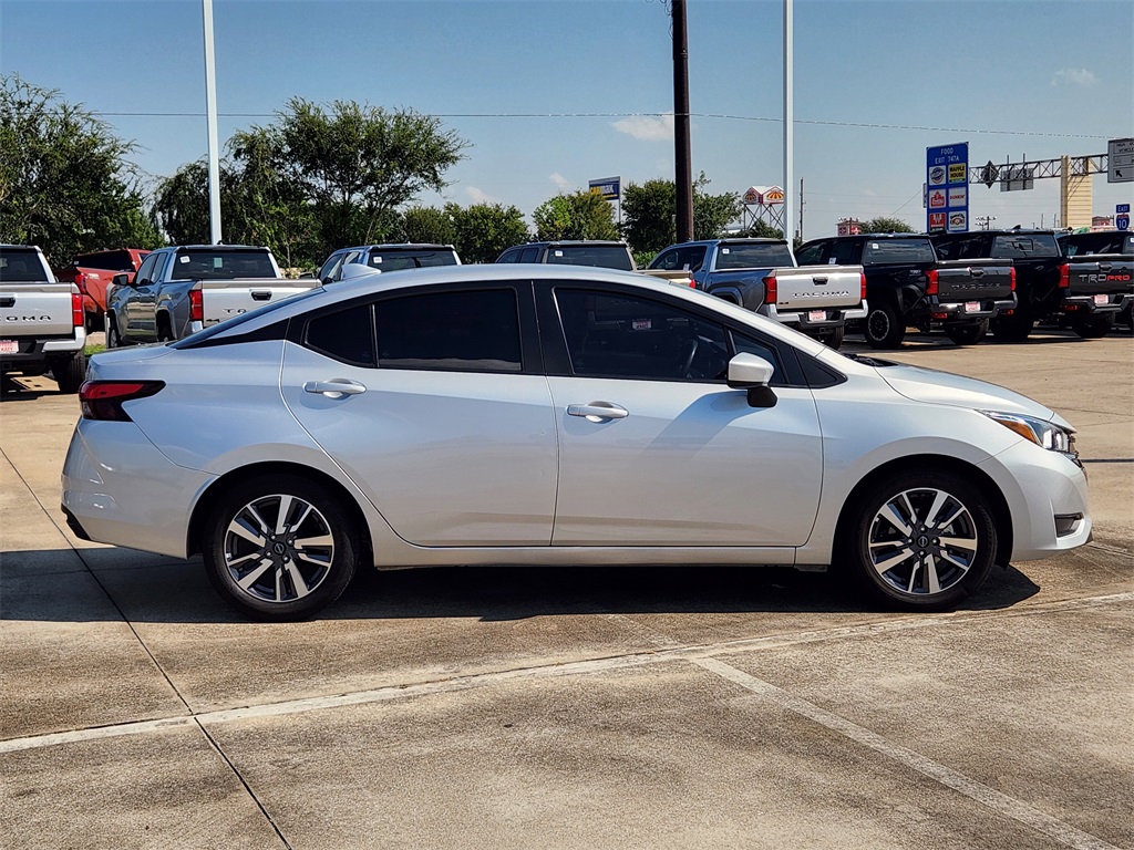 2023 Nissan Versa 1.6 SV photo 3