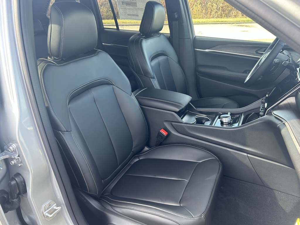 new 2025 Jeep Grand Cherokee car, priced at $50,735