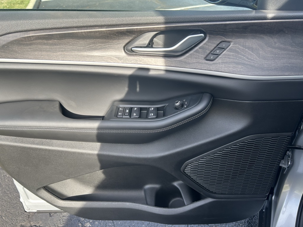 new 2025 Jeep Grand Cherokee car, priced at $50,735