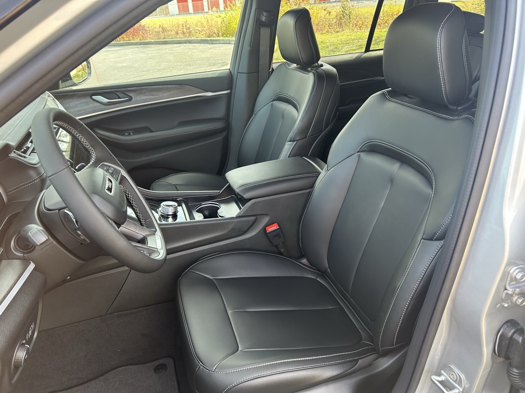 new 2025 Jeep Grand Cherokee car, priced at $50,735