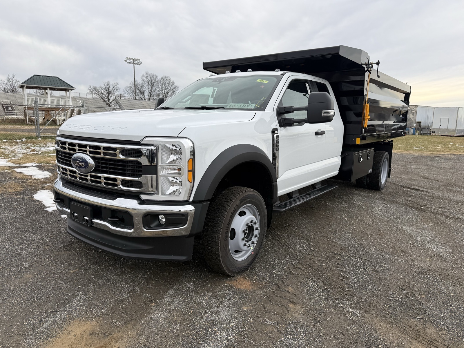 2026 Ford F-550 Super Duty Chassis Cab XL's photo