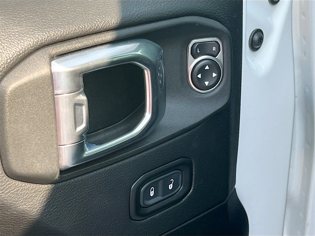 2021 Jeep Wrangler Unlimited Sahara photo 16