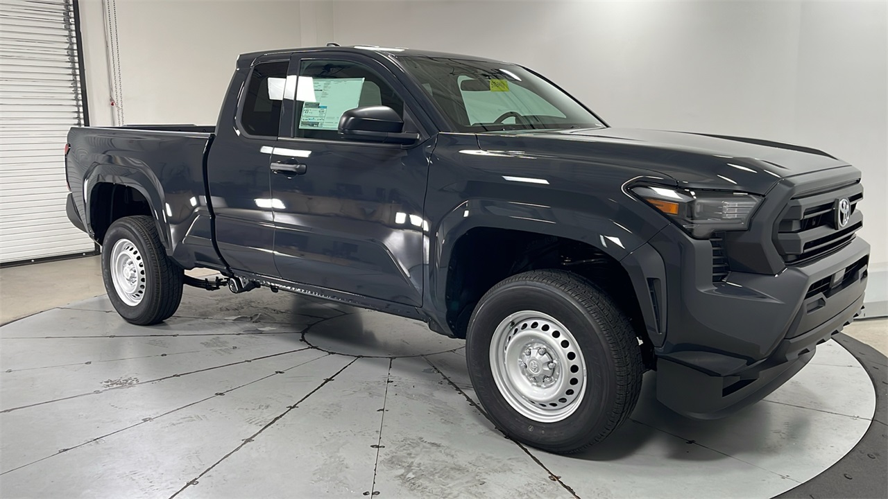 2025 Toyota Tacoma SR XtraCab photo 3