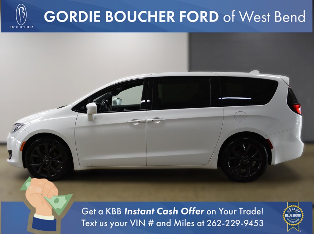 2019 Chrysler Pacifica Touring Plus photo 2