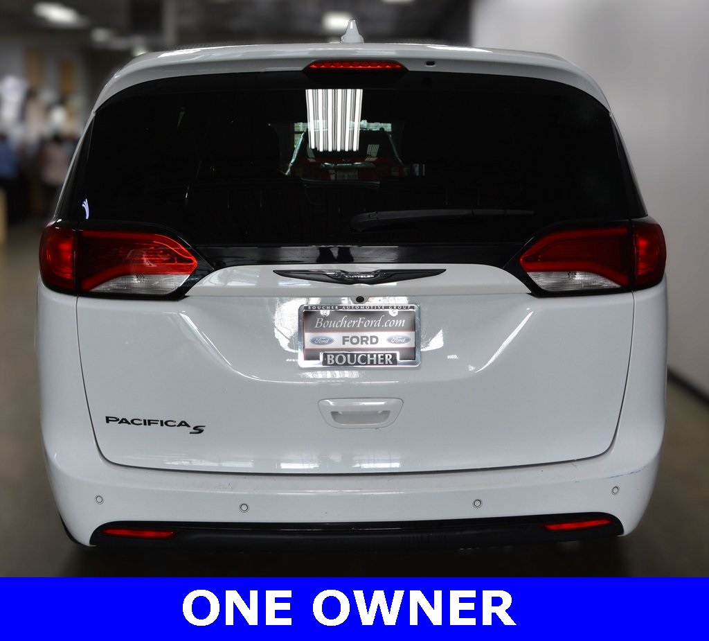 2019 Chrysler Pacifica Touring Plus photo 4