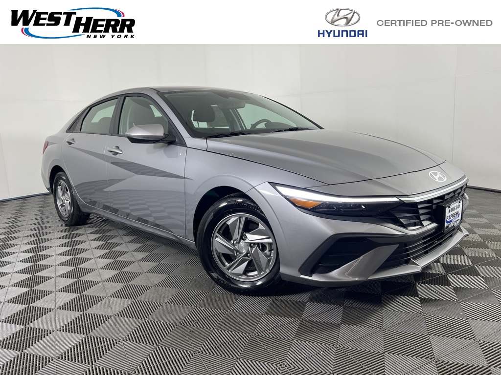 2025 Hyundai Elantra SE's photo