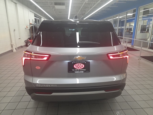2025 Chevrolet Equinox LT photo 3