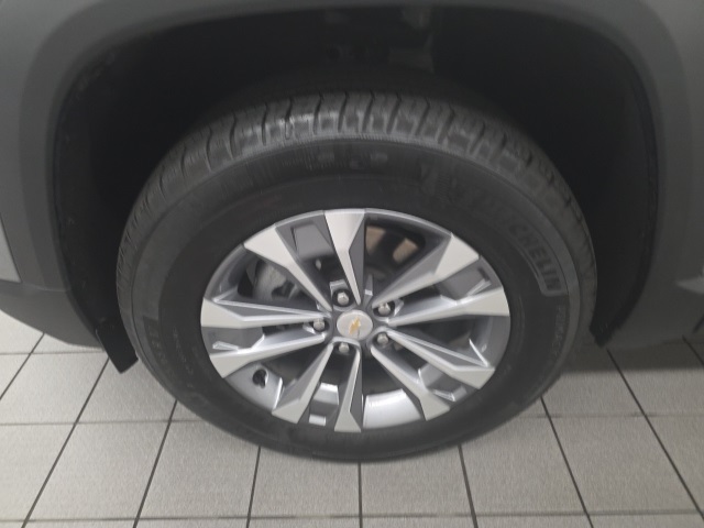 2025 Chevrolet Equinox LT photo 4