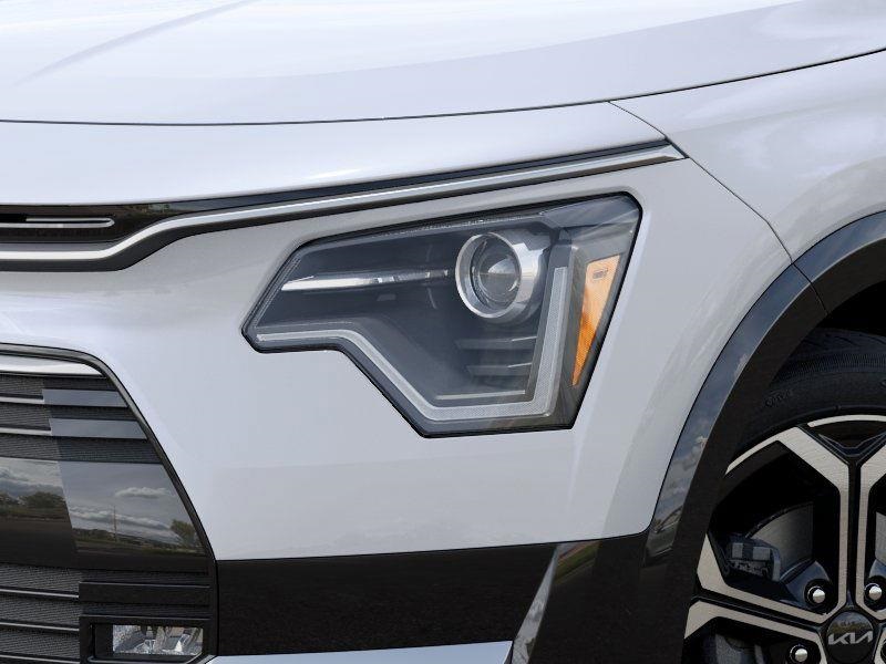 2025 Kia Niro EX Touring - Photo 10