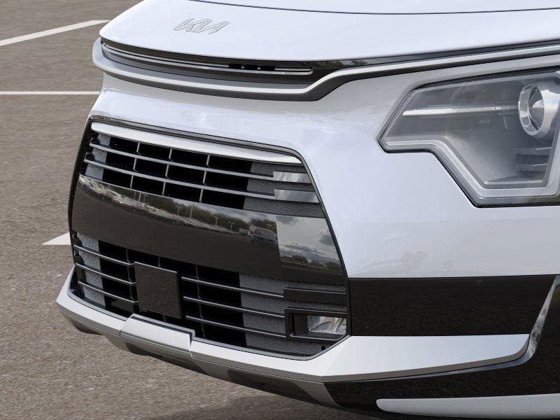 2025 Kia Niro EX Touring - Photo 12