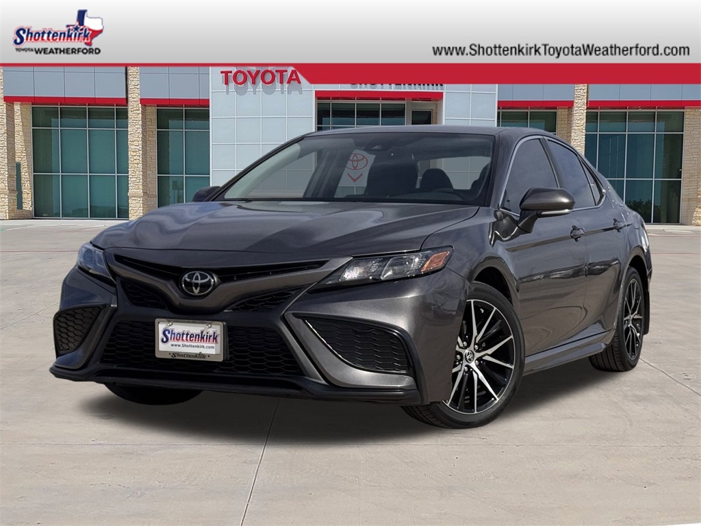 2023 Toyota Camry SE's photo