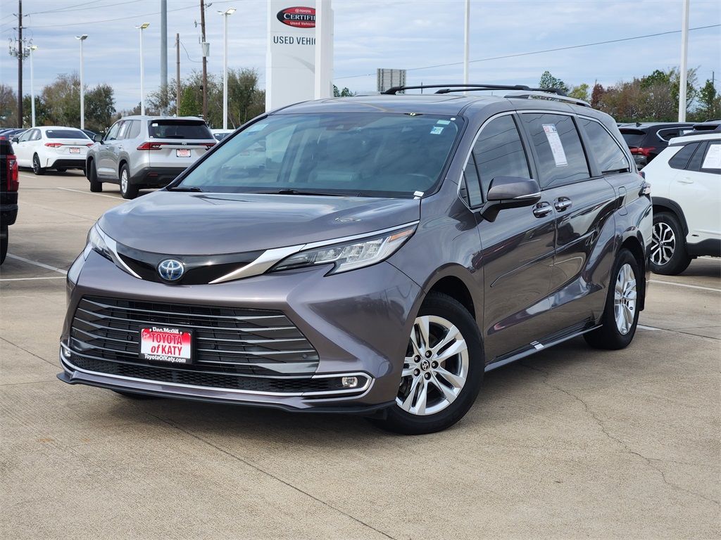 2022 Toyota Sienna Limited's photo