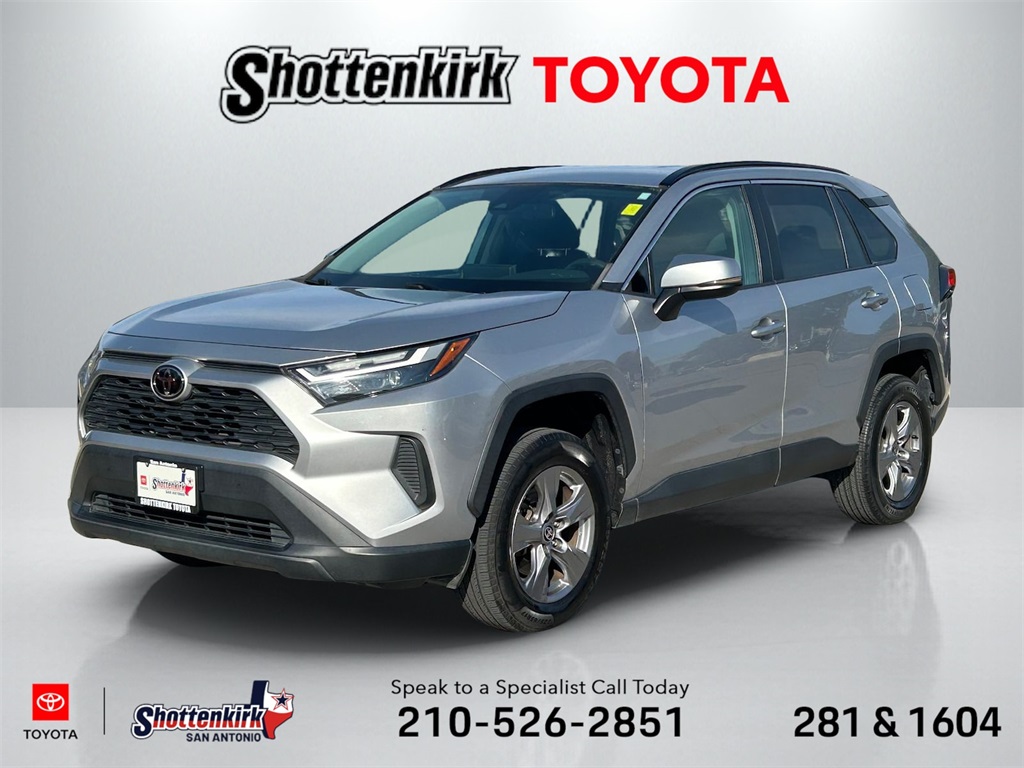 2022 Toyota RAV4 XLE's photo