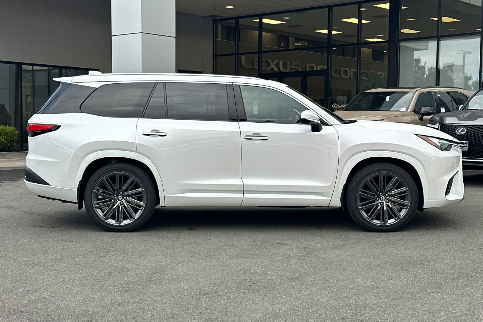 2026 Lexus TX 350 Luxury photo 3