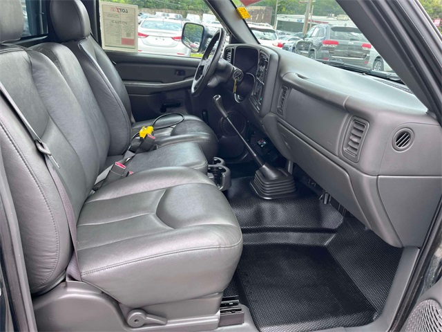 2004 Chevrolet Silverado 3500HD Work Truck photo 13