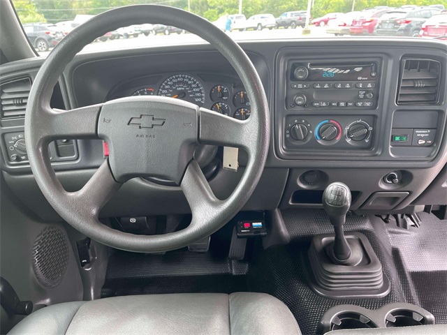 2004 Chevrolet Silverado 3500HD Work Truck photo 14
