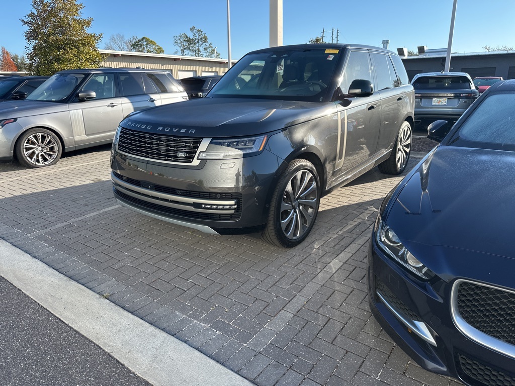2025 Land Rover Range Rover SE