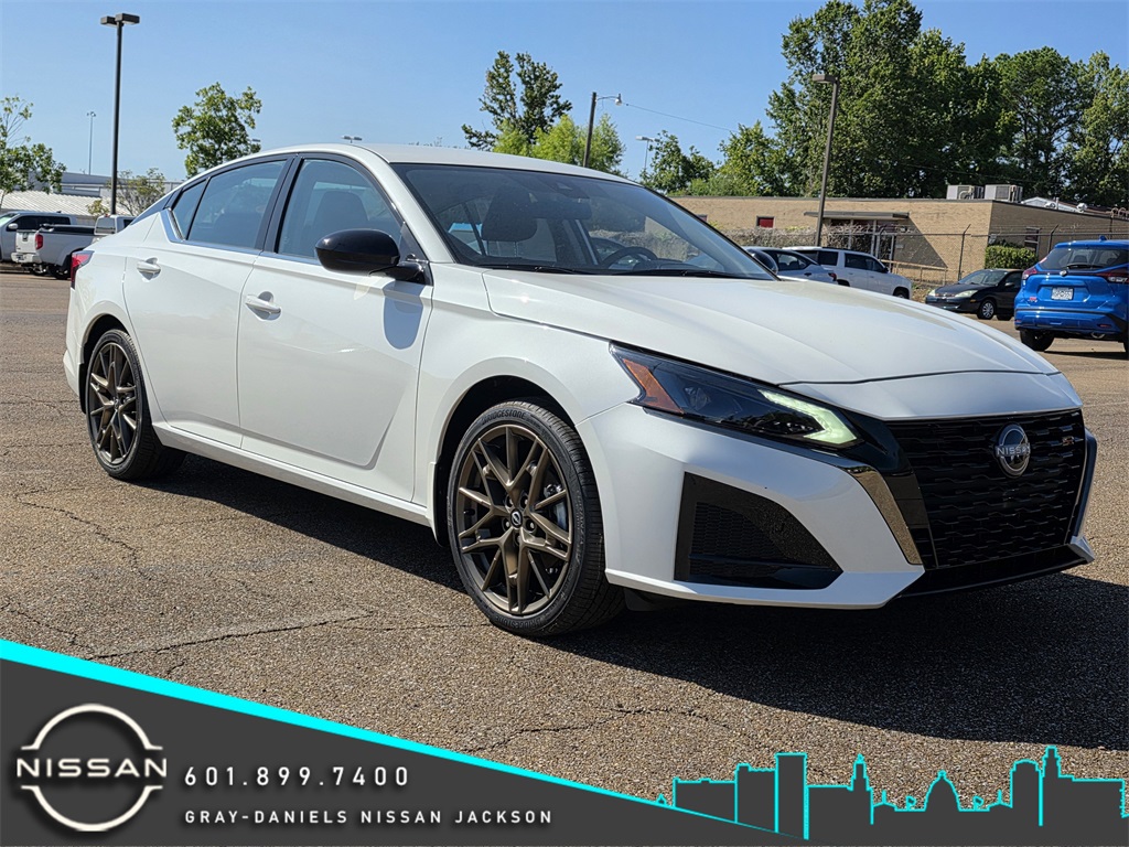 2025 Nissan Altima SR's photo