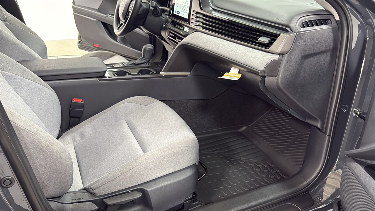 2026 Toyota Camry LE photo 18
