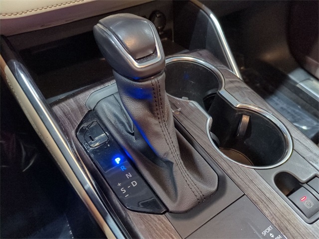 used 2021 Toyota Highlander Hybrid car, priced at $31,600