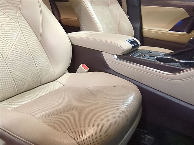 used 2021 Toyota Highlander Hybrid car, priced at $31,600