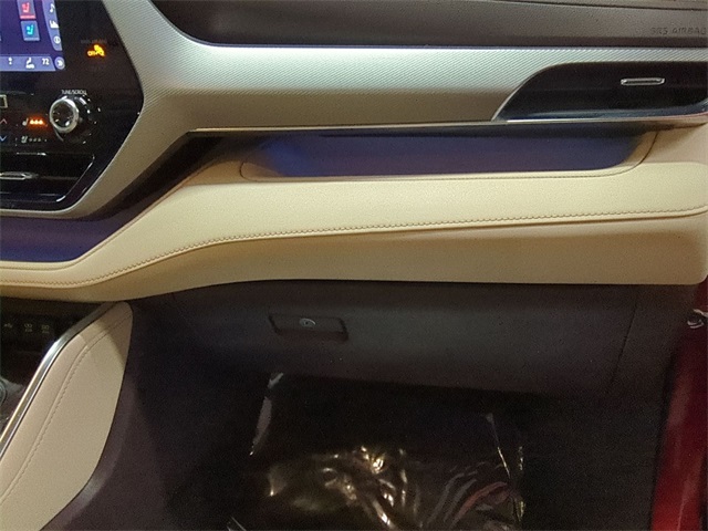 used 2021 Toyota Highlander Hybrid car, priced at $31,600