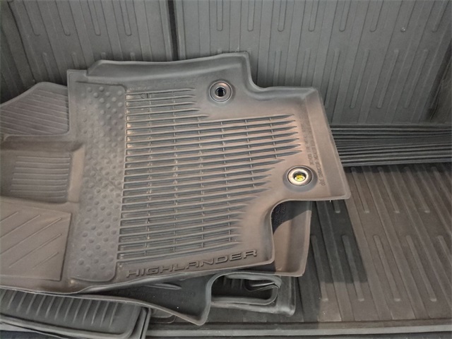 used 2021 Toyota Highlander Hybrid car, priced at $31,600