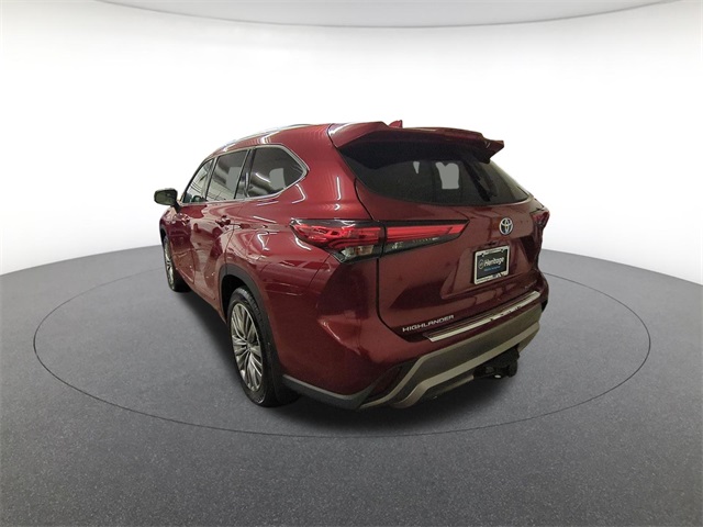 used 2021 Toyota Highlander Hybrid car, priced at $31,600