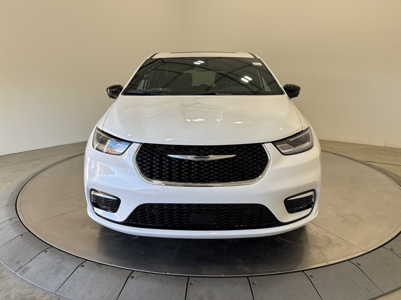 2026 Chrysler Pacifica Limited photo 2