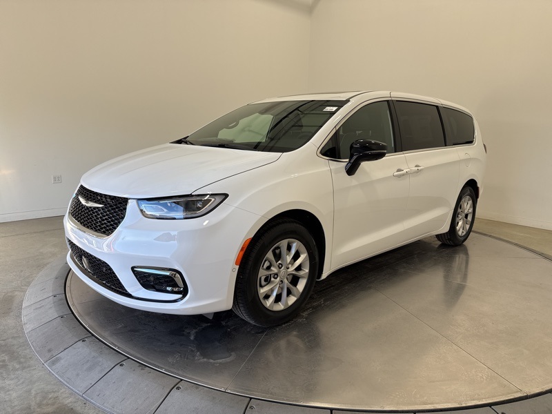 2026 Chrysler Pacifica Limited photo 3