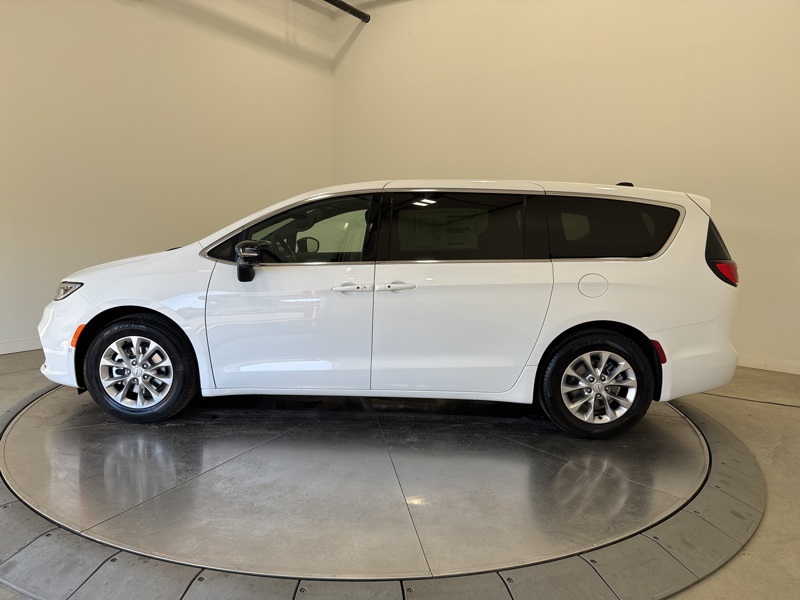 2026 Chrysler Pacifica Limited photo 4