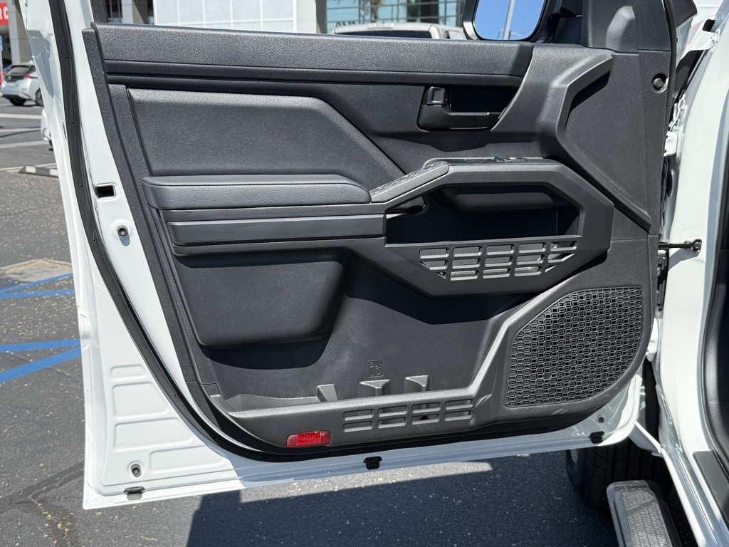 2025 Toyota Tacoma SR XtraCab photo 16