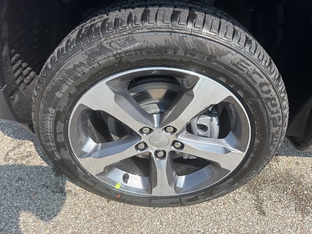2025 Jeep Grand Cherokee Limited photo 3