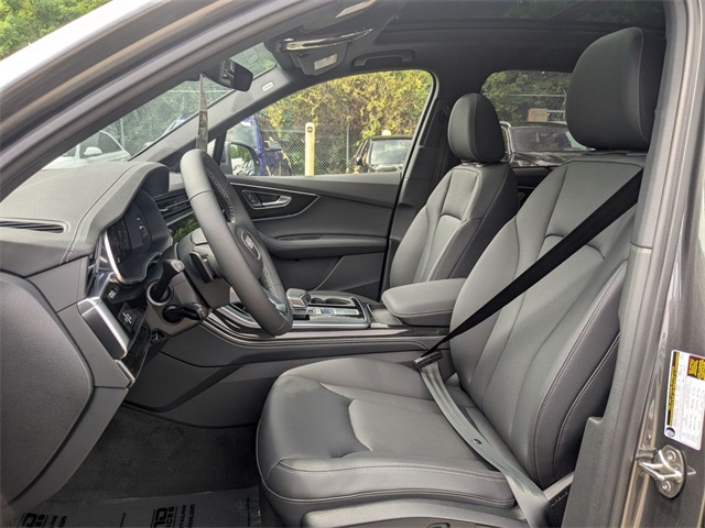 new 2025 Audi Q7 car, priced at $69,382