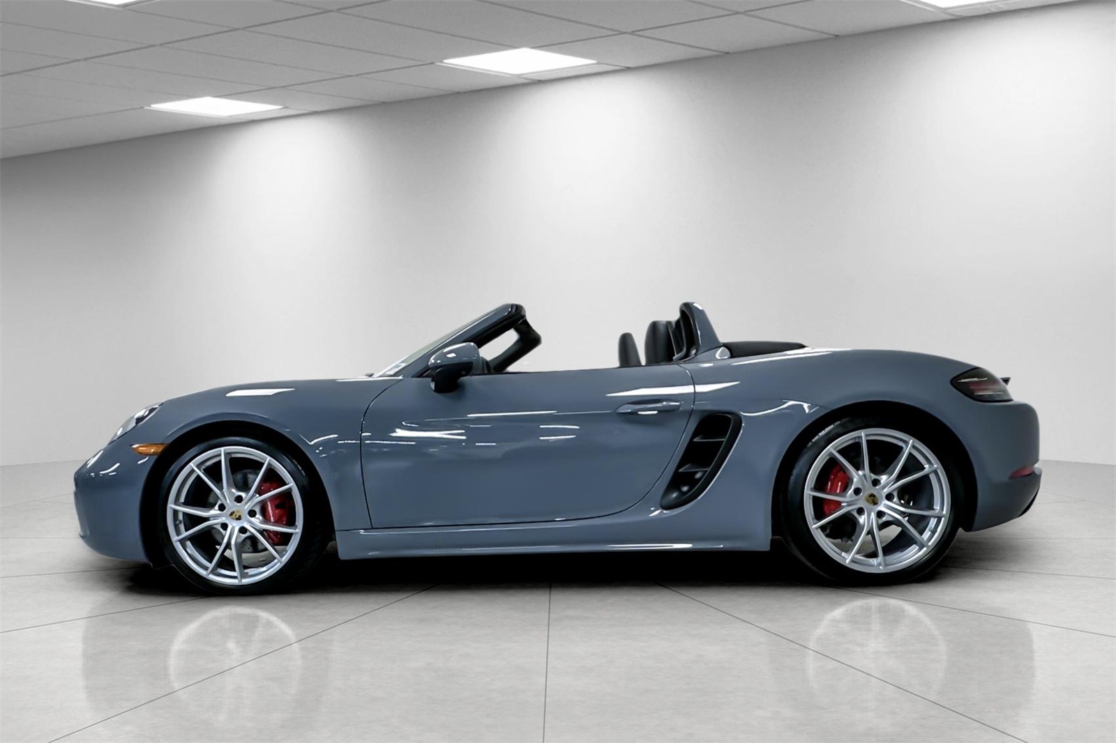 2025 Porsche Boxster S photo 2