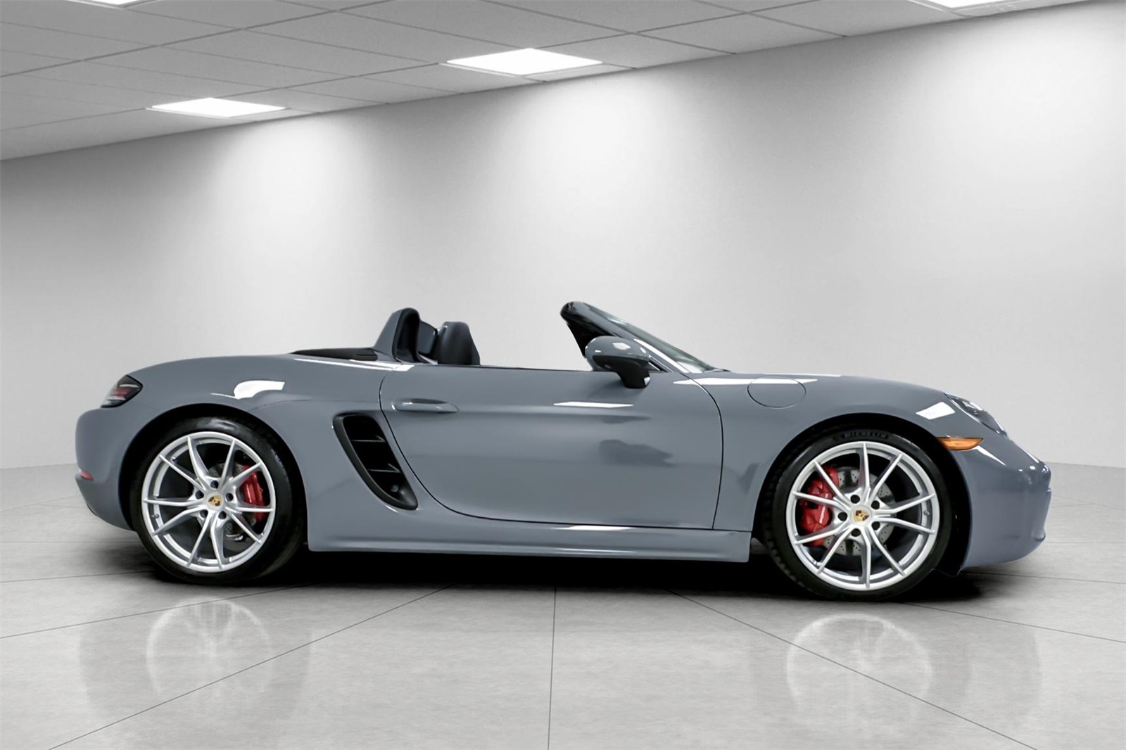 2025 Porsche Boxster S photo 9